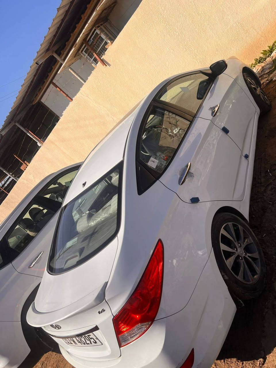 السلام عليكم اكسنت ٢٠١٥ خليجي مكفوله من الصبغ رقم بغداد بسمي السعر ١٠٠ وبيهه مجال الاتصال ***********  ***********
