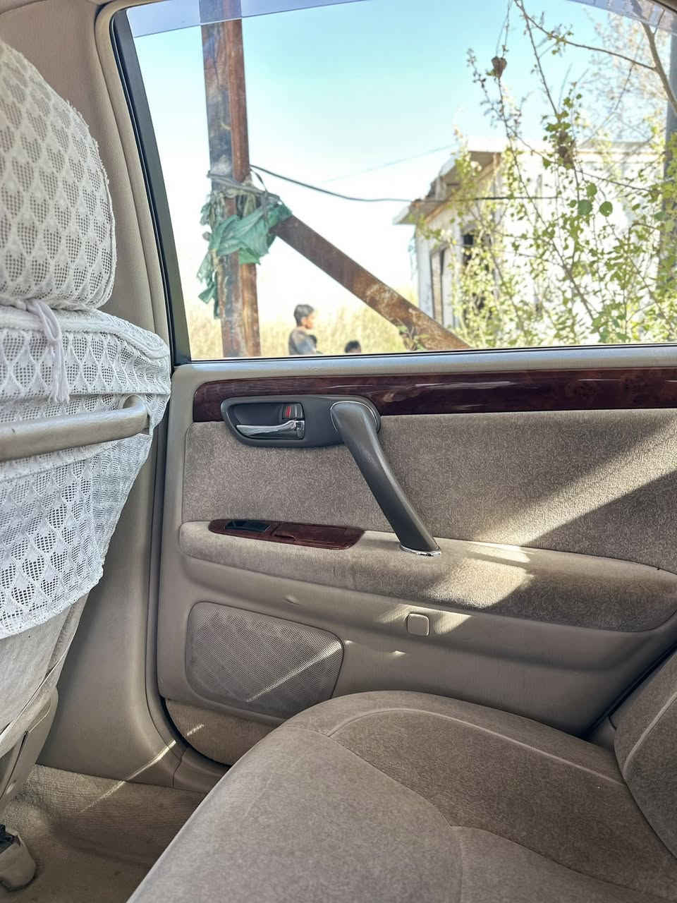 للبيع تيوتا كراون اللون أبيض محجل .
رقم كركوك لوحات حديد وسنويه وملصق ، مفحوصه ومدفوع گمرگ بقرار 48 وقرصها واصل وداگها بيدي حاسبه ( معاملتها كامله )

مكفوله كفاله عامه من كص وضربه قويه ونقل جثه.

المواصفات 
4دكم أصل.
تبريد قطعتين أمامي خلفي.
ثلاجه خلفيه🧊.
تحويرة النجف بالكامل فوگ وجوه.
بيها مكينه ديفور الكبير وگير جدد قبل مده شادهن كفاله حته من تنقيص دهن وماي ، شرط ماي زيتي ودهن ميتاسيو 
شاصي 75 
اربع كشنات كهرباء.
مثبت سرعه +تحكم ستيرن.
برده خلفيه كهرباء .
كيجات دبل شاشه
ويل نجمه أبيض حجمه ١٦
عاديه مو كرستال
كامره خلفيه متحرك.

السياره مالكها بالبصره شوكت متريد ترقم موجود
العنوان🏡النجف الأشرف - المناذره 
سياره مال جناي مو تكسي
السعر💵 125وبيها مجال قليل للشراي.
للاستفسار ***********📞📲 

 اذا ماعجبك السعر او مو شراي اعگب المنشور وكلشي أكو بالسوگ.
