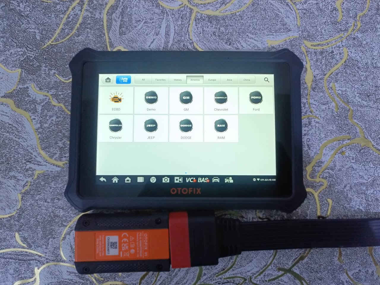 السلام عليكم ورحمه الله جهاز فحص من اوتو فكس الجهاز جديد مع اشتراك كلايسر ونيسان  500 الف مع تحديث سنتين مجاني للتواصل ***********
