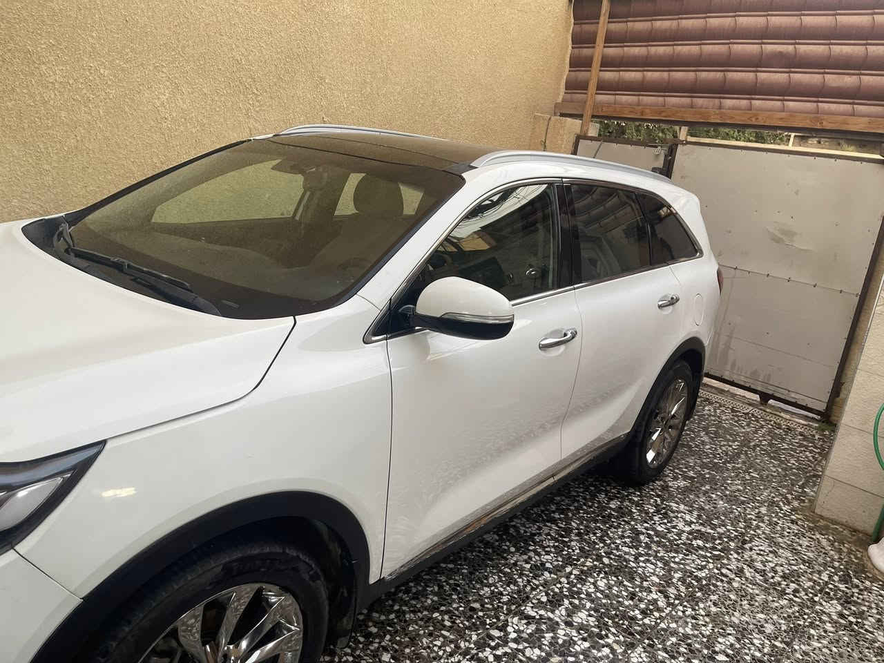 السلام عليكم كيا سورنتو موديل 2018 خليجيه محرك 6سلندر 7راكب السياره فول مواصفات للاخير ميحتاج اكتبلكم المواصفات اعلى فئة بلسورنتو السياره بيهة صبغ 3قطع وباب مبدل بلادي نفس اللون بدون دواخل بدون ايرباك بدون لغد وشواصي مكفولات كير مكينة كفاله سيارة حيل نظيفه ماشيه 140الف 
للاستفسار اكثر *********** 
مكاني بغداد الدوره السعر 182 وبيهة مجال قليل للشراي 
بيع فقط بدون مراوس
