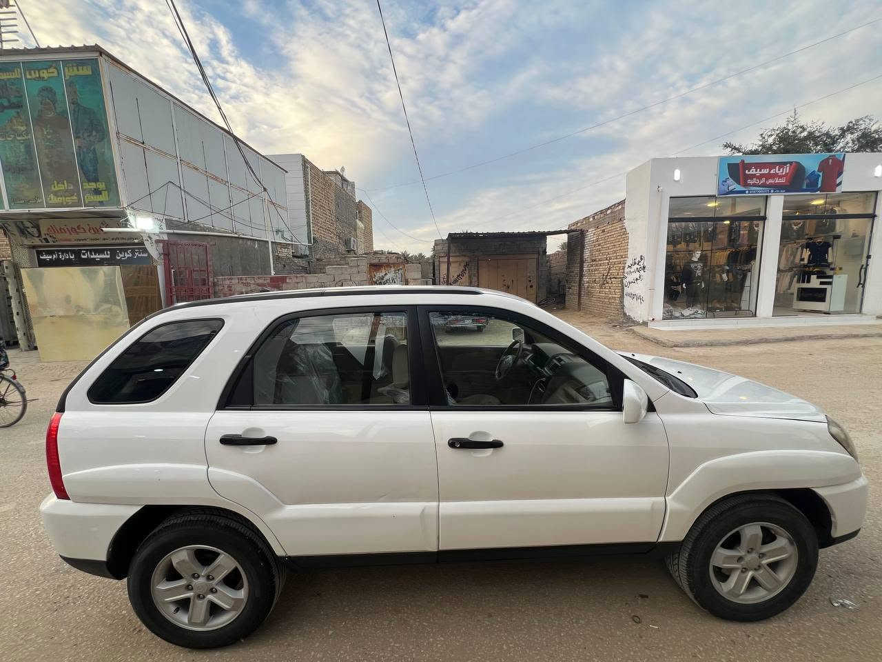 سبورتج ٢٠٠٩
السياره كلش نظيفه على ايدي وسنويه جديده باسمي 
تبريد حداديه تخم تاير كلشي جاهز 
سياره فقط بيه بنيد رشيته لان جان بي شويه جراد وخشم جاملغ الامامي الايمن بارد دعمتي دراجه عندي صوره اله 
١٢٢ وبيه مجال ***********
