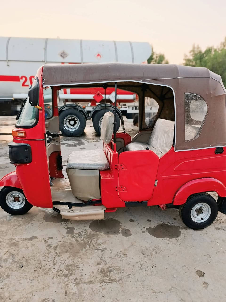 السلام عليكم تكتك حمره ٢٢ مرقمه وكامله كبل للشارع مكاني الشعله ***********
