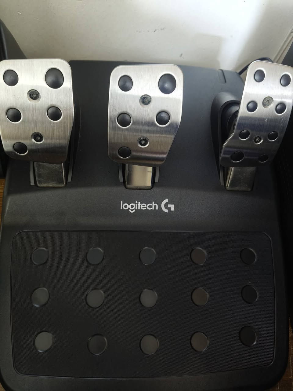 متاح دركسون اصلي شغال ع بلي 4 وبلي 5 سعر 215 بدون كارتون نضيف مستعجل بعدد الأصابع مكاني الزعفرانية *********** توصيل موجود بغداد
