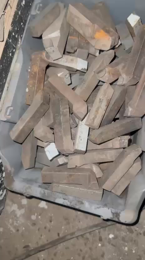 أقلام جيكي قياسات ١٦ ×١٦ و    ٢٠×٢٠ 
طول ٨٠ ملم و ٧٥ ملم كمية . السعر ٢٠٠٠ الفين دينار 
محل ابو فيان . باب الشيخ  
*********** -- ***********  جملة فقط
