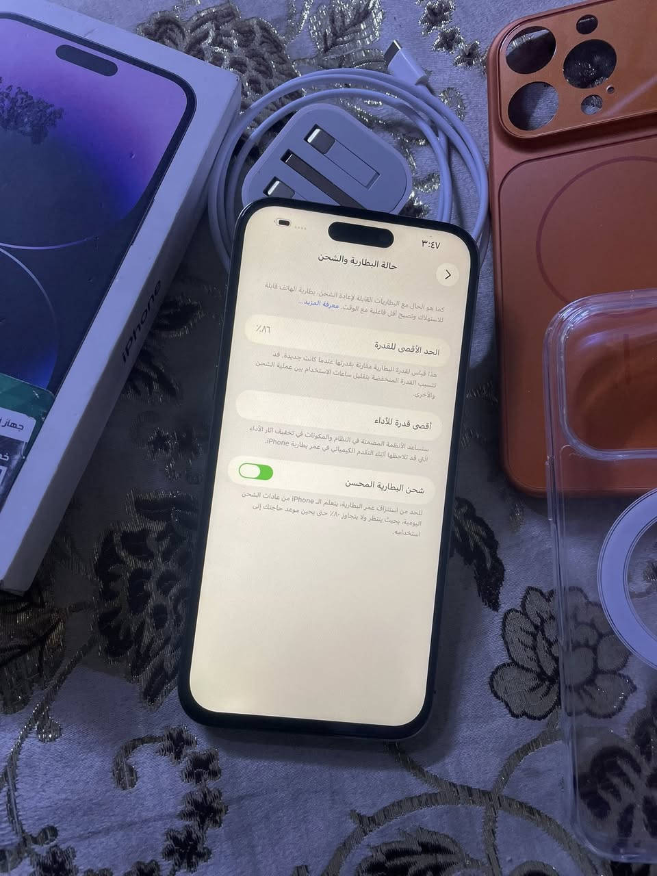 سلام عليكم 14برو ماكس شرق اوسط ماستر كرتونته موجوده ذكره 256بطاريه 86 مبدل شاشه وضهره مكسور حورته 17سعر 675ملحقات كرتون وشاحنه وكيبل ***********بغداد مدينه الصدر
