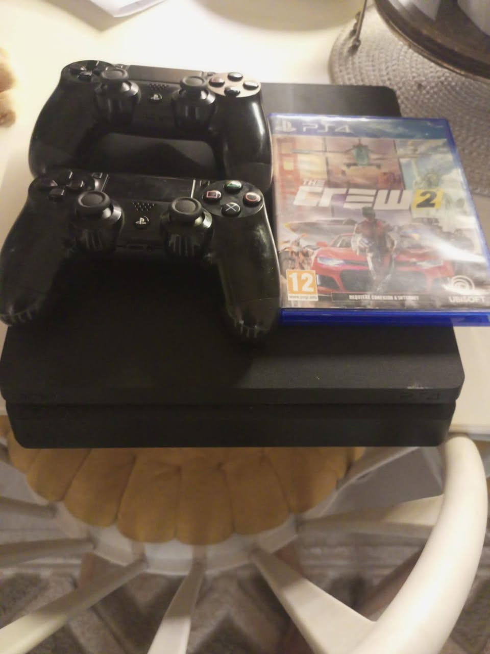 بلي 4سلم نظيف 95% ذاكرة 500كيكا
مع جويستك عدد 2 اصليات 
بس وحدة عطل الاكس يحتاج لاستيك 
السعر 190الف 
تواصل واتس فقط ***********
