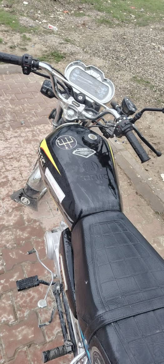 سلام عليكم دراجه سونيك للبيع موديل 24 محرك كبس ما مفتوح برغي  صالنصه رياضي كهربائيات كله شغاله دبلات جديده بلادي 4 كير دراجه احلى من الصور السعر 675 وبيه مجال حك الجيه: العنوان كركوك: مفرق شوان قرب مطعم ميديا
رقم الهاتف: ***********
