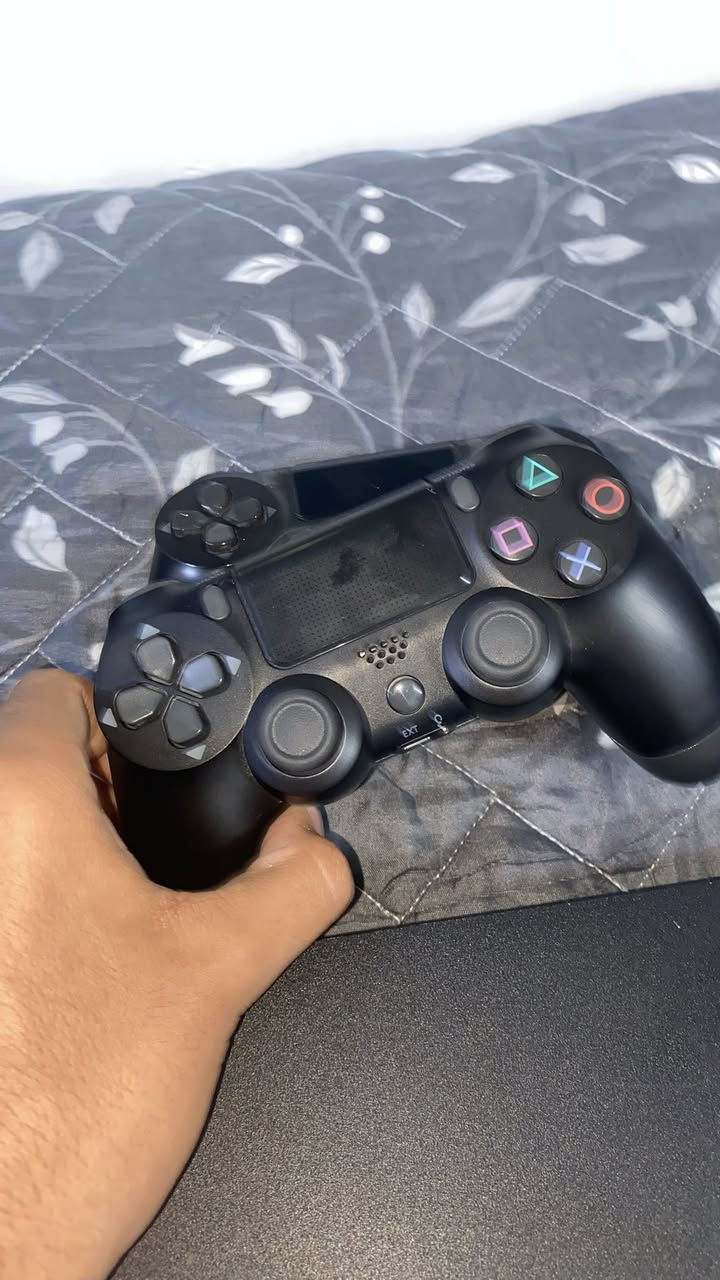 سلام عليكم 
اخوان باليستيشن 4 للبيع 
ويه كامل ملحقاته كيبل 4K 
2 جوستك وحده اصلي وحده تجاري درجه اولئ 
ويه حساب بي فيفا ٢٥ وجي تي اي وبيس تنزله انتَ وبلايتام الجزاء الاول 
السعر 150 ألف وبي مجال (مستعجل علئ بيعه)
المكان بغداد الامين الثانيه


**إذا كنت صاحب هذا الإعلان وتريد حذفه لأي سبب، رجاءا أرسل رسالة إلى الدعم الفني**