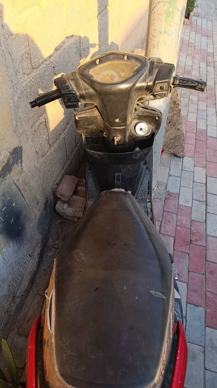 سلام عليكم دراجه ماكس. ثعلب  نضيفه كهربايت شغاله  مكينته زينه تشتغل سلفةوهندر بس كابريتر. تخربط بيه مشكله تجي تشوفه بعينك سعره 150بيه مجال قليل  رقمي ***********
