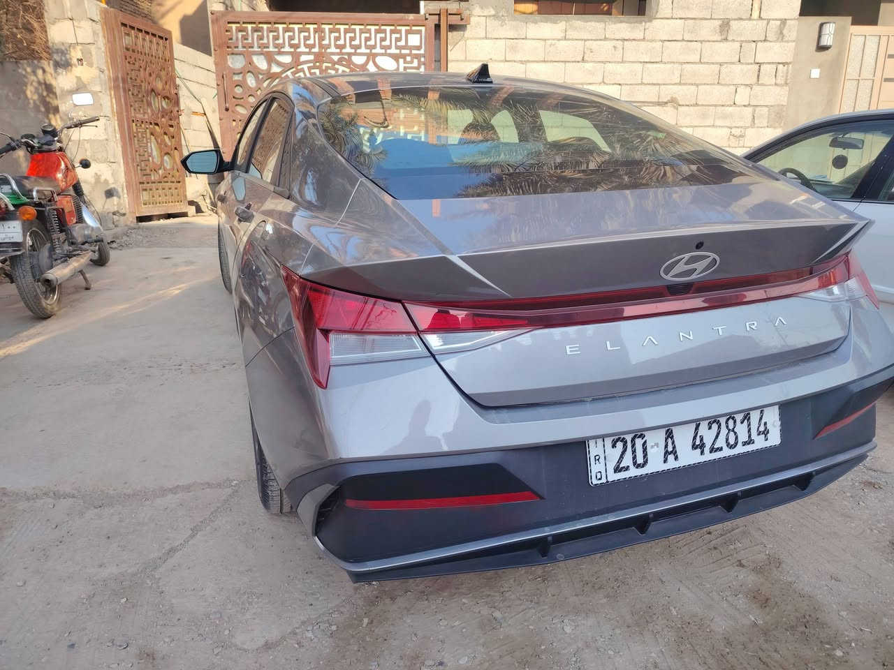 السلام عليكم
هونداي النترا للبيع موديل 2024 رقم ديالى 
لون رصاصي 
حادث فقط بنيد تبديل سونار مرفق بلمنشور 
المواصفات 
بصمه + بصمه ابواب 
تشغيل عن بعد 
شاشه الكتروني 
لد نهاري + لايت زنون  
فول تحكم استيرن
ثلاث انظمه قياده
اناره بالدشبول
السياره ماشيه 39الف فقط 
رادار امامي مع رادار جانبي 
ويل كب توقف ذاتي عنده الاقتراب 
محرك 2000 دوش بانزين فقط
وباقي المواصفات المعروفه 
مكان السياره بعقوبة 
السعر 160 وبيها مجال 
الهاتف ***********
***********
