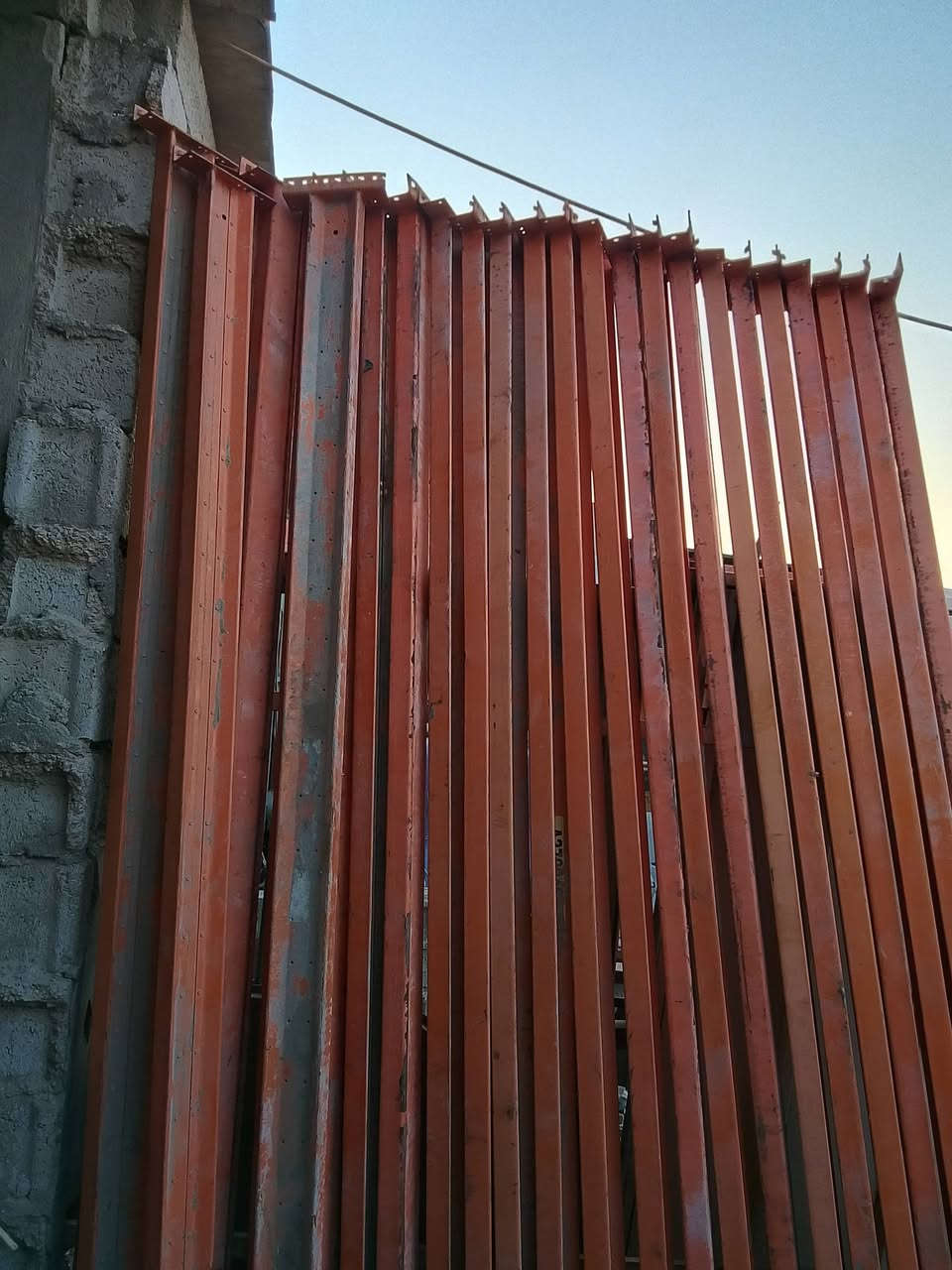 السلام عليكم  هاي رفوف عدد 26 سكيبه.طول 3ونص عرض ***********فقط انتصل
