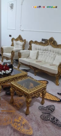 تخم • كنبة • مفروشات