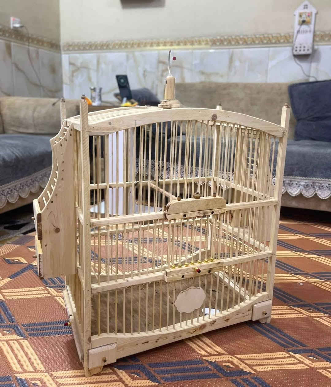 السلام عليكم ورحمة الله وبركاته اقفاص ديكورات وأنواع للبيع شغل درجه اولى كل قفص وسعرة شوف القفص ليعجبك وراسلني وتدلل مكان بغداد ام الكبر الغزلان ***********
