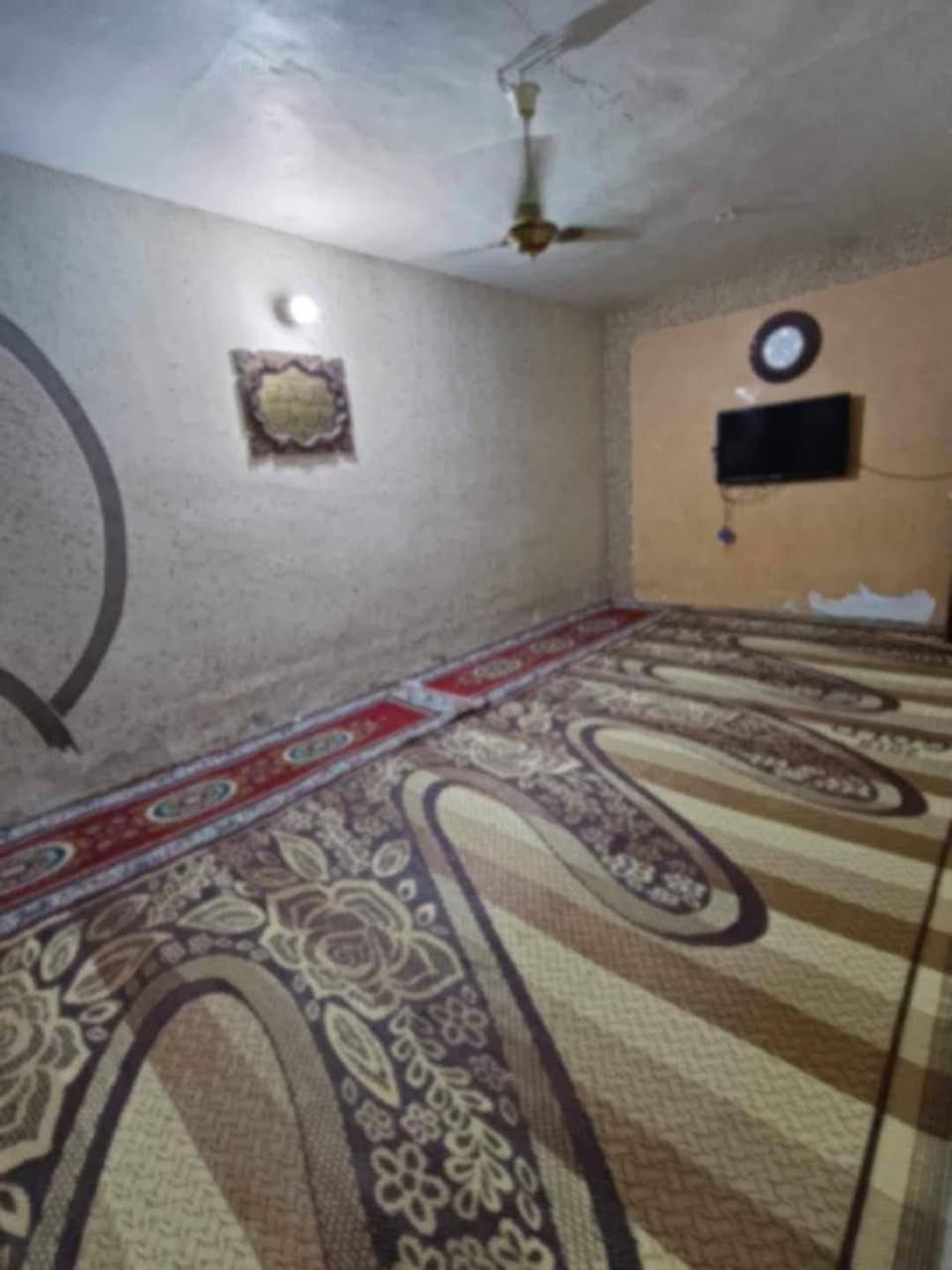 دار للبيع مساحة 200 طابق و نصف العنوان الحسينية مسقط سعر 75  ***********
