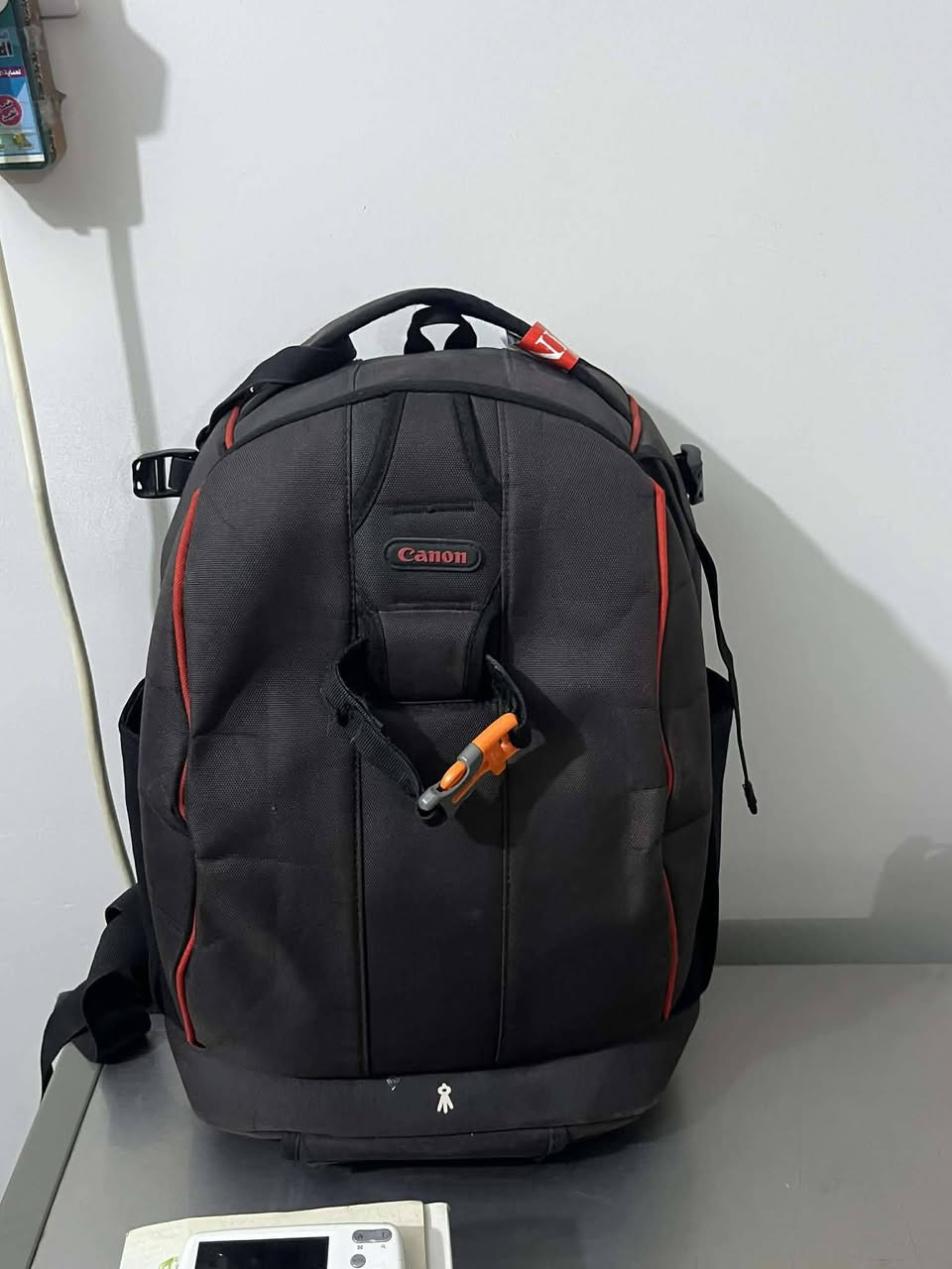 كانون دي 700 مع عدة تصوير
عدسة 18.55
عدسة 50ملم
حقيبة ضهر كبيرة 
بطاريات عدد2
اكستينش تيوب لتصوير الاشياء الصغيرة
بيبي لايت بالباكيت 
ريمونت تحكم عن بعد 
غطاء مطري 
رام اصلي 
السعر 600 بيهه مجال بسيط


**إذا كنت صاحب هذا الإعلان وتريد حذفه لأي سبب، رجاءا أرسل رسالة إلى الدعم الفني**