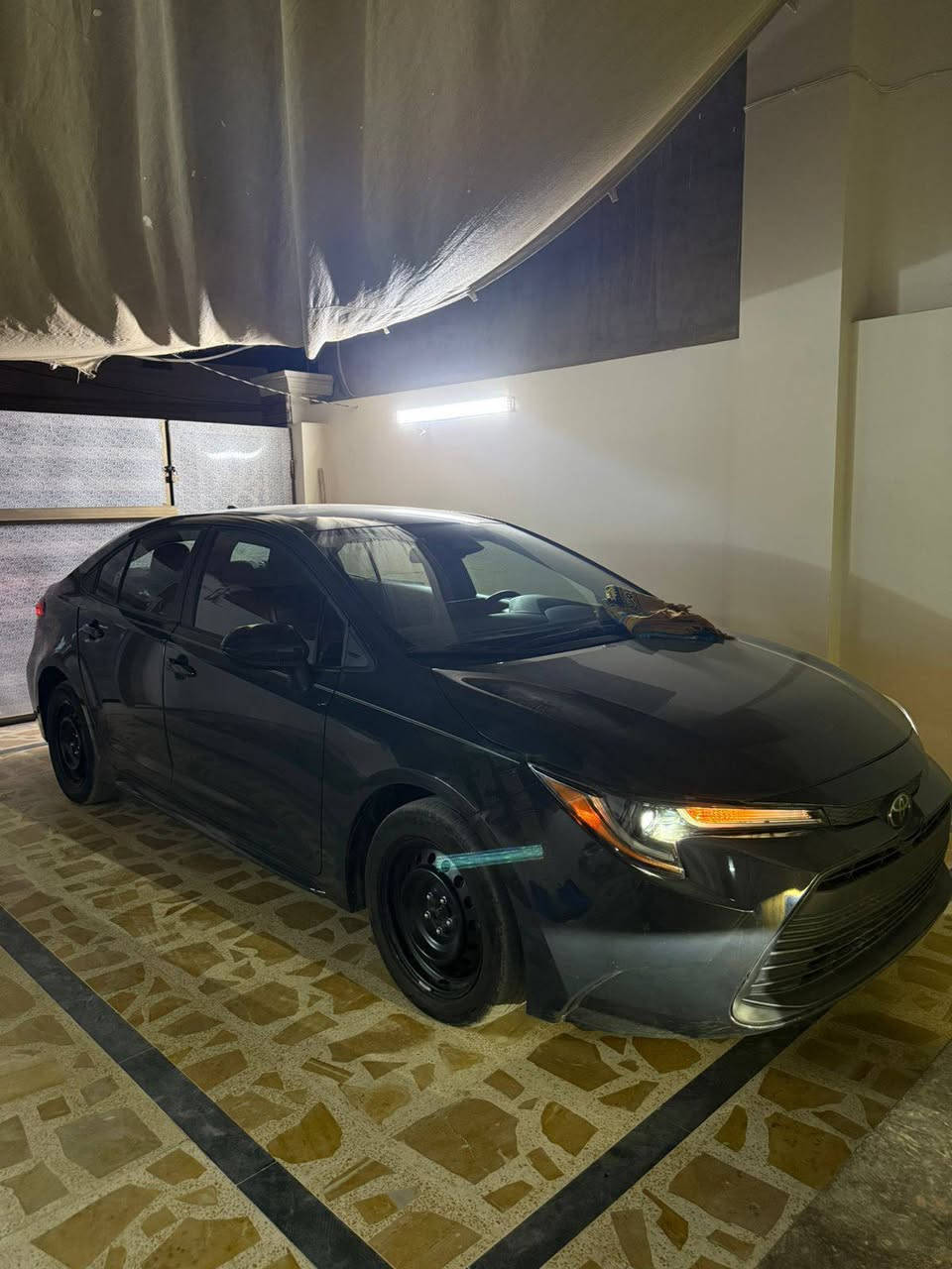 السلام عليكم ورحمة الله
تيوتا كورلا موديل 24

لون إسمنتي 

مواصفات LE

ماشيه 37 الف وقابل للزياده 

مواصفاتها  

شاشه 

كأمره 

هاند بريك بصمه 

تحديد مسار 

مانع تصادم 

ويل عادي 

ضررها حلو ومصلح نفس نفسه 

بدون قطعه صبغ 

بدون اي تبديل كله بلادي 

الدعاميه ضررها مصلحه فايبر على وضعها 

تترقم جميع المحافظات عدا الشمالي 

دخول جديد 

مكينه 2000

اخليلها بانزين محسن 

سياره خير من الله كامله من كلشي 

السعر خاص 

وهذا رقمي لليريد تفاصيل اكثر 

***********
