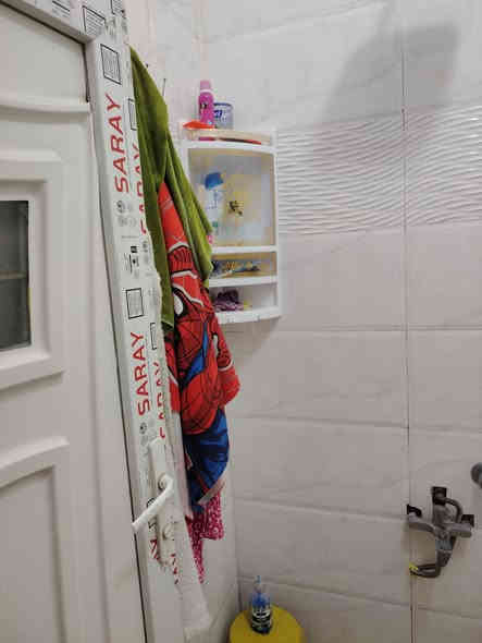 بيت مع محل للبيع بناء جديد ركن يصلح عيادة 
بغداد البلديات المعسكر قرب صورة السيد
للستفسار ***********
