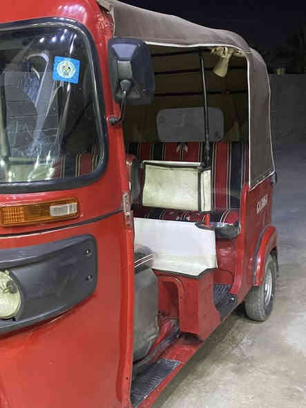 سلام عليكم خوان تكتك للبيع مديل 19  رقم وسنويه بسمي مكاني بغداد معامل  باويه رقم هاتف ***********
