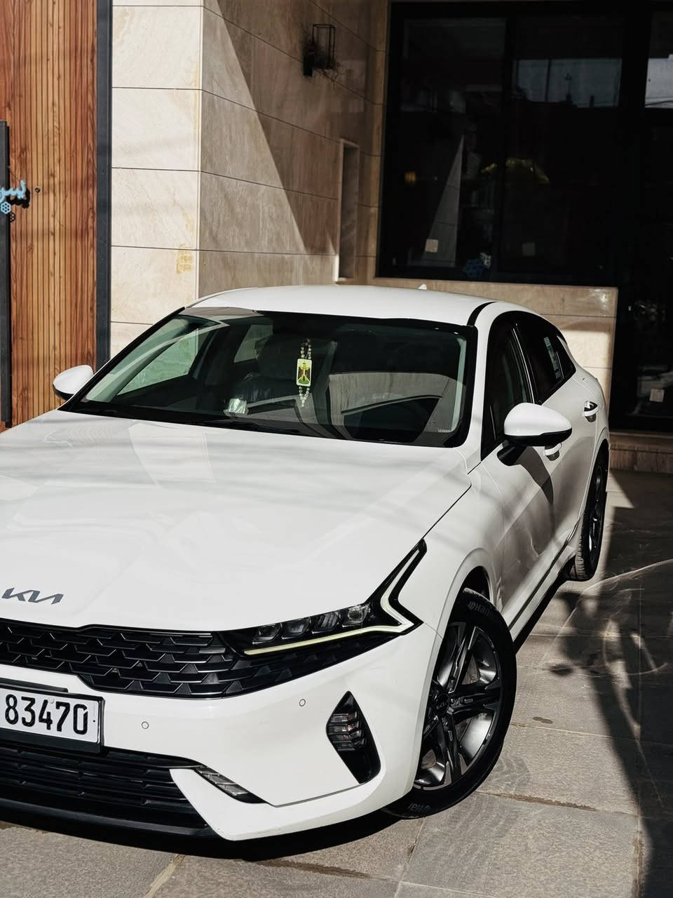 السلام عليكم من رخصة الادمن 
كي 5 خليجي  ضمان الدولية 
ملاحظة سيارت عليها ppf كامل سيارت  و عزل حراري بسعر 25 ورقه 
موديل 2022 
ماشيه 100 الف 
نص مواصفات 
شاشة كار بلي 
بصمه دخول و تشغيل 
كرسي كهرباء 
ويل 18 تخم تاير جديد كوري اصلي 
رقم بغداد الدولي هزه جديده 
مكفوله من تبديل و الصبغ بيها مكانات بارد  صغار 
سعر سيارت ( 197$)بيها مجال 
***********
