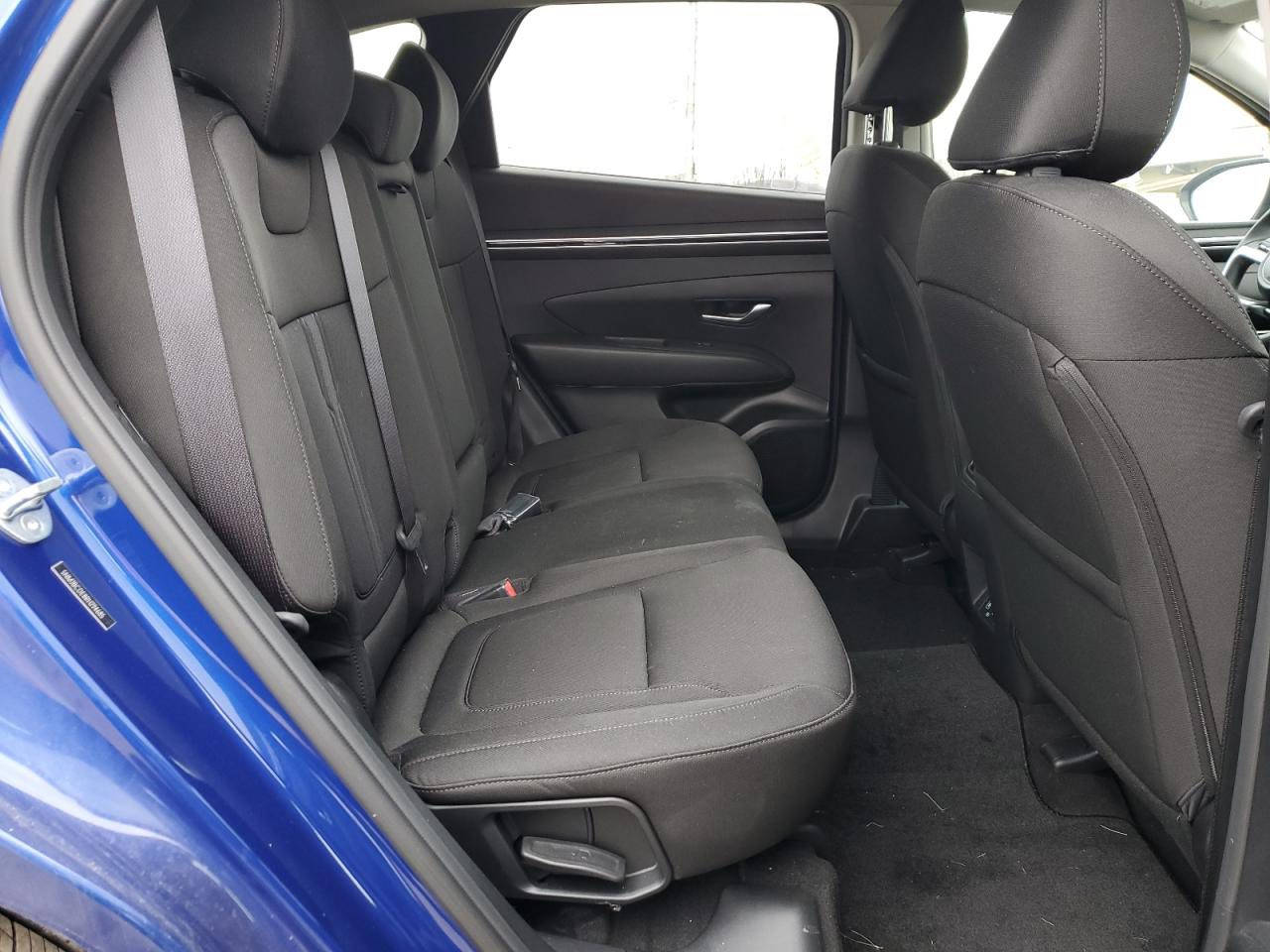 توسان موديل 24 بغداد نصف فول حادث بسيط جدا بدون ايرباك بيها كلير بسيط الباب الجانبي الايمن الامامي والخلفي السياره جديده ماشيه 13800 مايل قابل للزياده للاستفسار هـ***********
