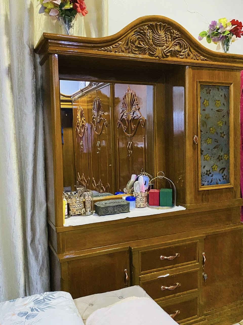 غرفة نوم مستعمله سعرها مليون ونص و بيها مجال،العنوان النجف حي ميسان ***********
