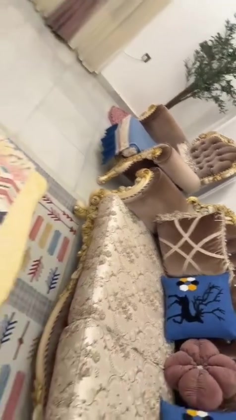 السلام عليكم تخم قنفات للبيع جديده وياه بردات
مكانه بغداد شارع فلسطين
تواصل مع هاذه رقم *********** واتساب
