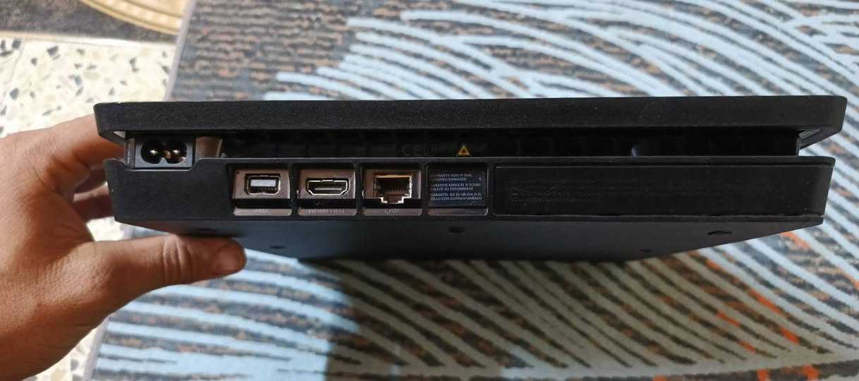 السلام عليكم بلي ٤  سلم نضافه ١٠٠✓ جديد اونلاين ويا لعبه بس العبه سعرها ٦٥ اخر تحديث يدات ثنين سعره١٨٠ ورقمي *********** مكاني بغداد
