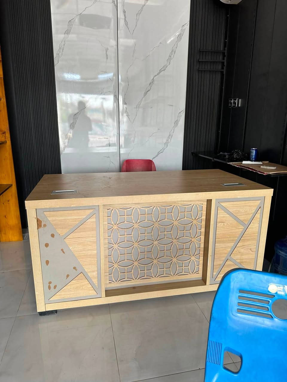 سلام عليكم ميز مكتبي تفصال مو سوكي ثكيل جداً ونضيف 200 وبي مجال
رحمانيه الشعله ***********

