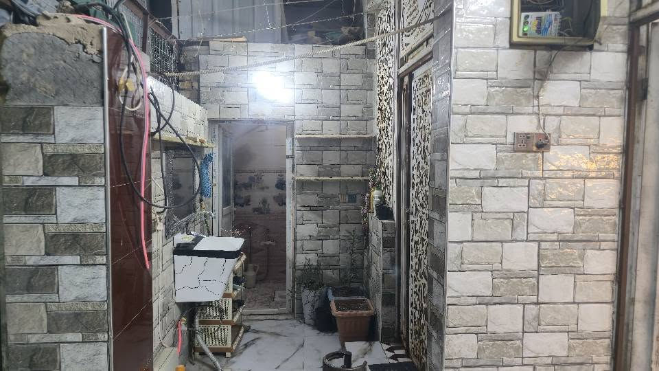 دار للبيع حي اريدو قرب ساحه شريف كونكريت طابقين اربع غرف نوم ثلاث مجاميع صحيه معزول حاليا شقه وبيت مطلوب مبادره 50 مليون  الاستفسار *********** ناصرية, ذي قار
