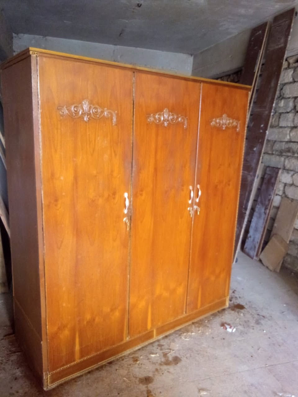 سلام عليكم
كنتور ٣ طلاكه صاج مستخدم 
سعره ١١٠ نجاره الفارس 
***********
يوجد توصيل
