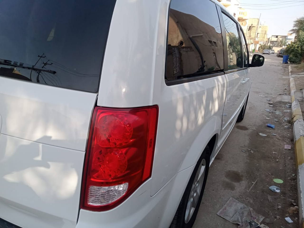 دوج كرفان موديل 2016 بيها صبغ البنيد و المدكر الامامي اليمين نفس القطع ماشيه ١٦٠ كيلو مكفول كير و مكينه السعر ١٥٥ بيها مجال العنوان ناصرية تلفون ***********
