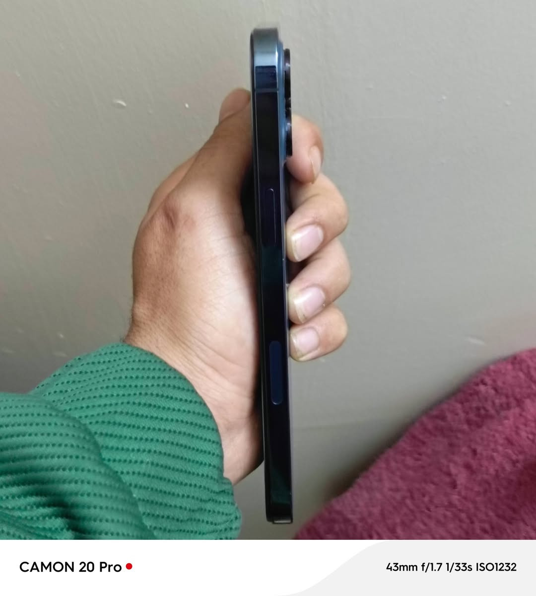 سلام عليكم ايفون ١٢ برو ماكس ذاكره ٢٥٦ بطاريه ٧٨ بلاديه  الاصليه جهاز شخط مابي
مبدل شاشه نوعيه تخبل لا تعلك ولا تصفن شاشه تخبل 
الباقي كله بلادي 
المكان بغداد البياع الشرطه الخامسه 
السعر ٣٧٥ وبي مجال لشراي 
الرقم ***********
اخوان رحمه لاهلكم لحد يكسر بي جهاز نضيف الله شاهد
