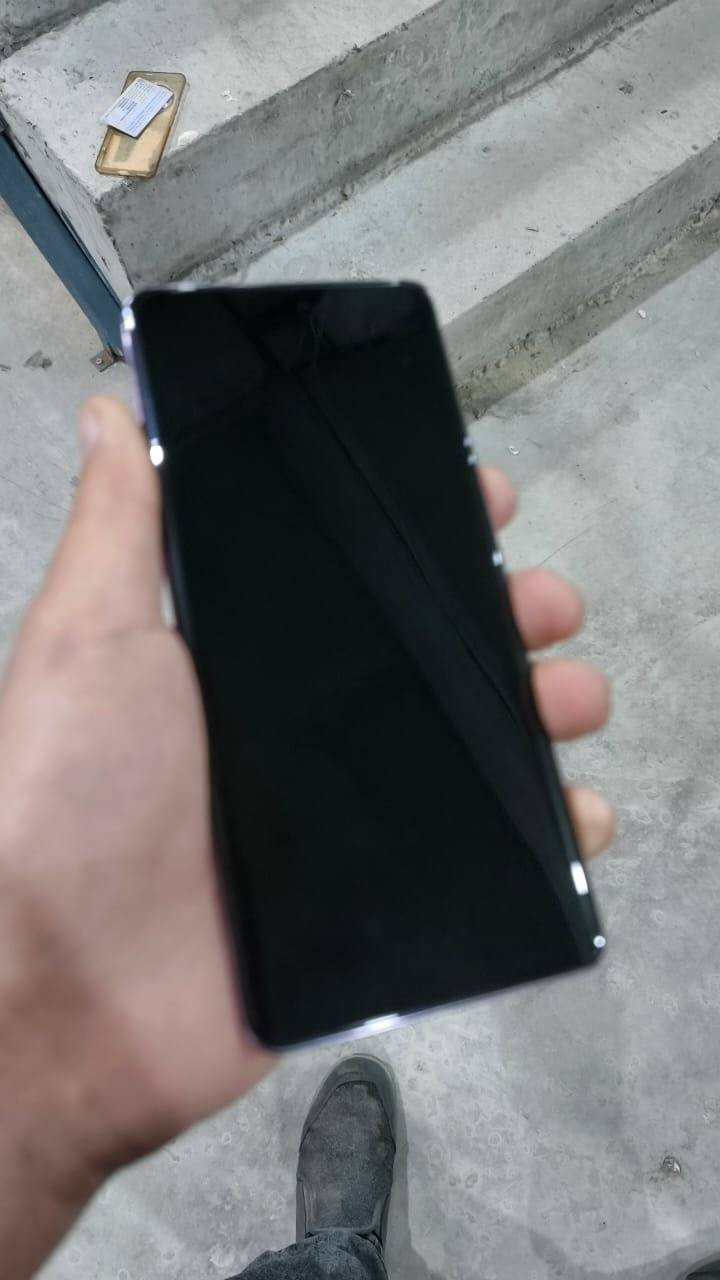 السلام عليكم للبيع هونر اكس9 سي 
او مراوس بجي تي 30 برو
ذاكره 256 عشوائيه12
جهاز نضيف بشكل
نضافه 90%
متواجد واتساب: ***********
 السعر: 270

ملاحضه: الجهاز ما ويا ملحقاتة
