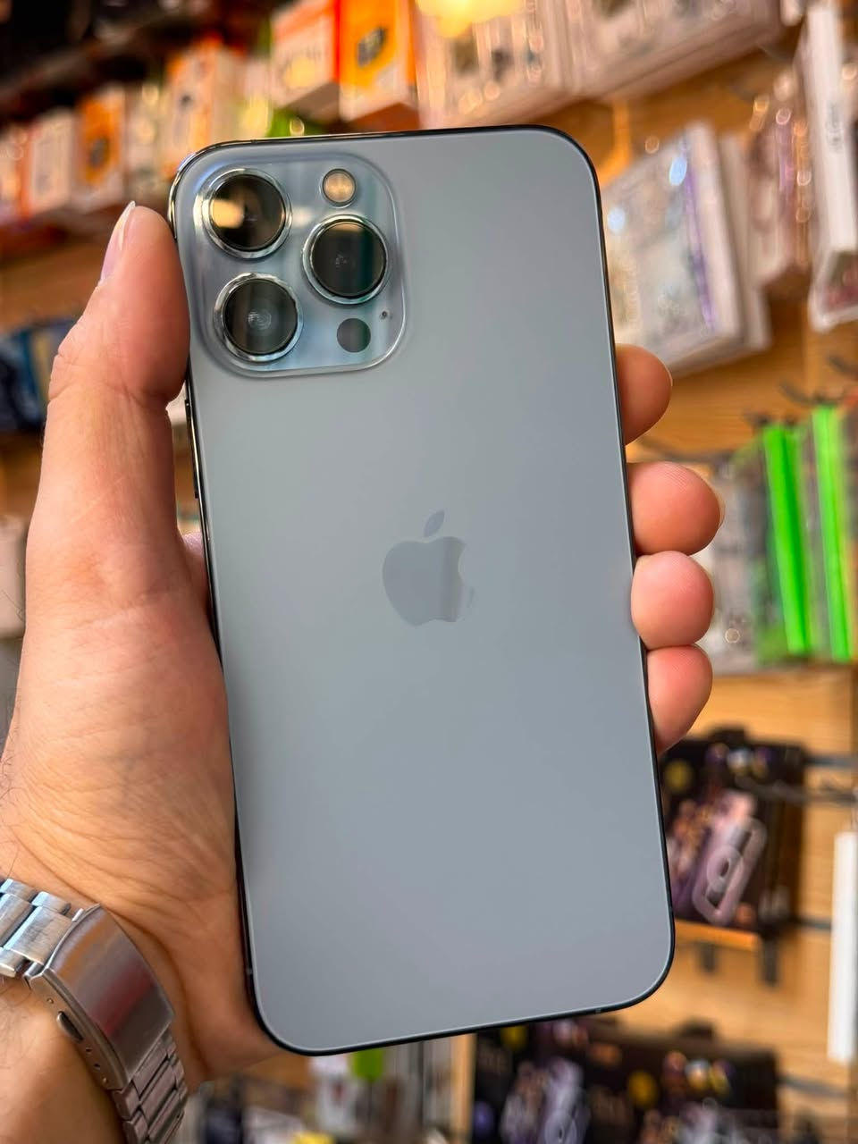 🔥 سعر لقطة وميتفوت! 🔥
للبيع جهاز iPhone 13 Pro Max بمواصفات ممتازة وحالة تخبل:
 الذاكرة: 256 جيجابايت.
 الشريحة: تك (Single SIM).
 حالة الجهاز: الجهاز بلادي بالكامل، ما ملعوب بي ولا مبدل بي أي قطعة نهائياً باستثناء البطارية.
 البطارية: مبدلة أصلية، أداء ممتاز وشحن يمشيك براحتك.
💰 السعر: 625 فقط! (سعر لقطة حرفياً).
📍 العنوان: الموصل - حي الزهور، داخل قيصرية السرحان، دورة سيدتي الجميلة.
📱 سنتر دانيال
📞 للاستفسار والاتصال: ***********
