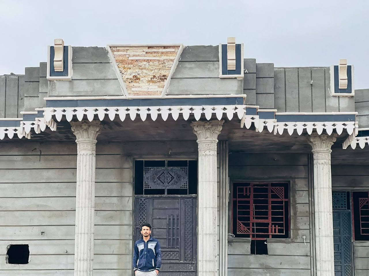 السلام عليكم كادر لبخ سمنت ونقش واجهات واسعار مناسبه جدا للاستفسار الاتصال على الرقم ***********
