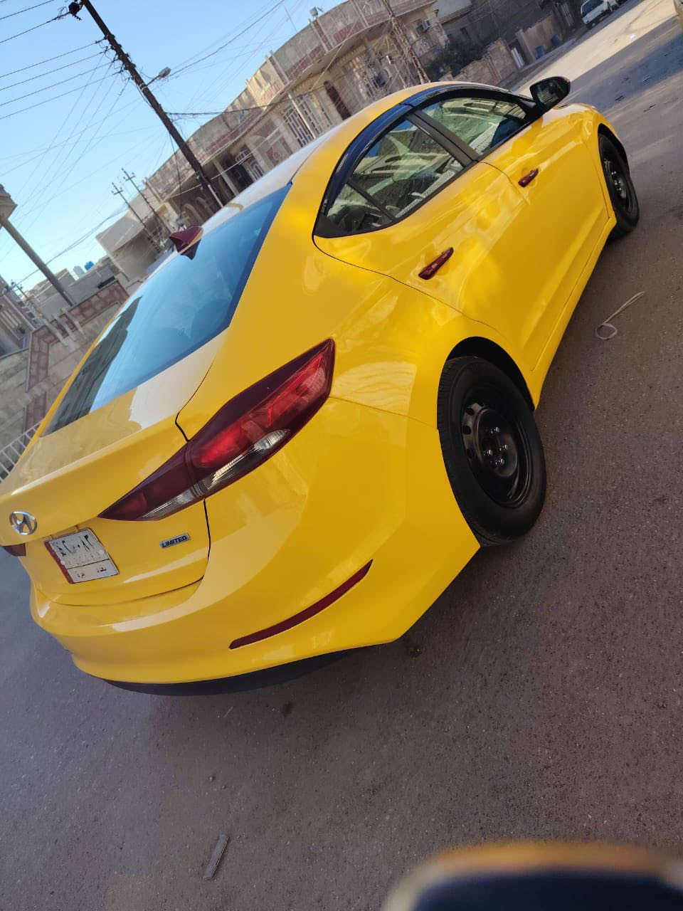 النترى للبيع موديل ٢٠١٨ وارد امريكي حادثها جاملغ وباب جهة اليمني وبيها بداية اللغد تصليح ماواصل للدبل يعني السمجه الوره اللايت السياره فول مواصفات واحد ع واحد بصمة تشغيل بصمة ابواب سلايت روف  محرك ٢٠٠٠ دوش السياره جاهزه للاخير تبريد تدفئه تخم تاير جاهزه من كلشي السعر ١١٠ ورقه مكان السياره بغداد البلديات ***********
