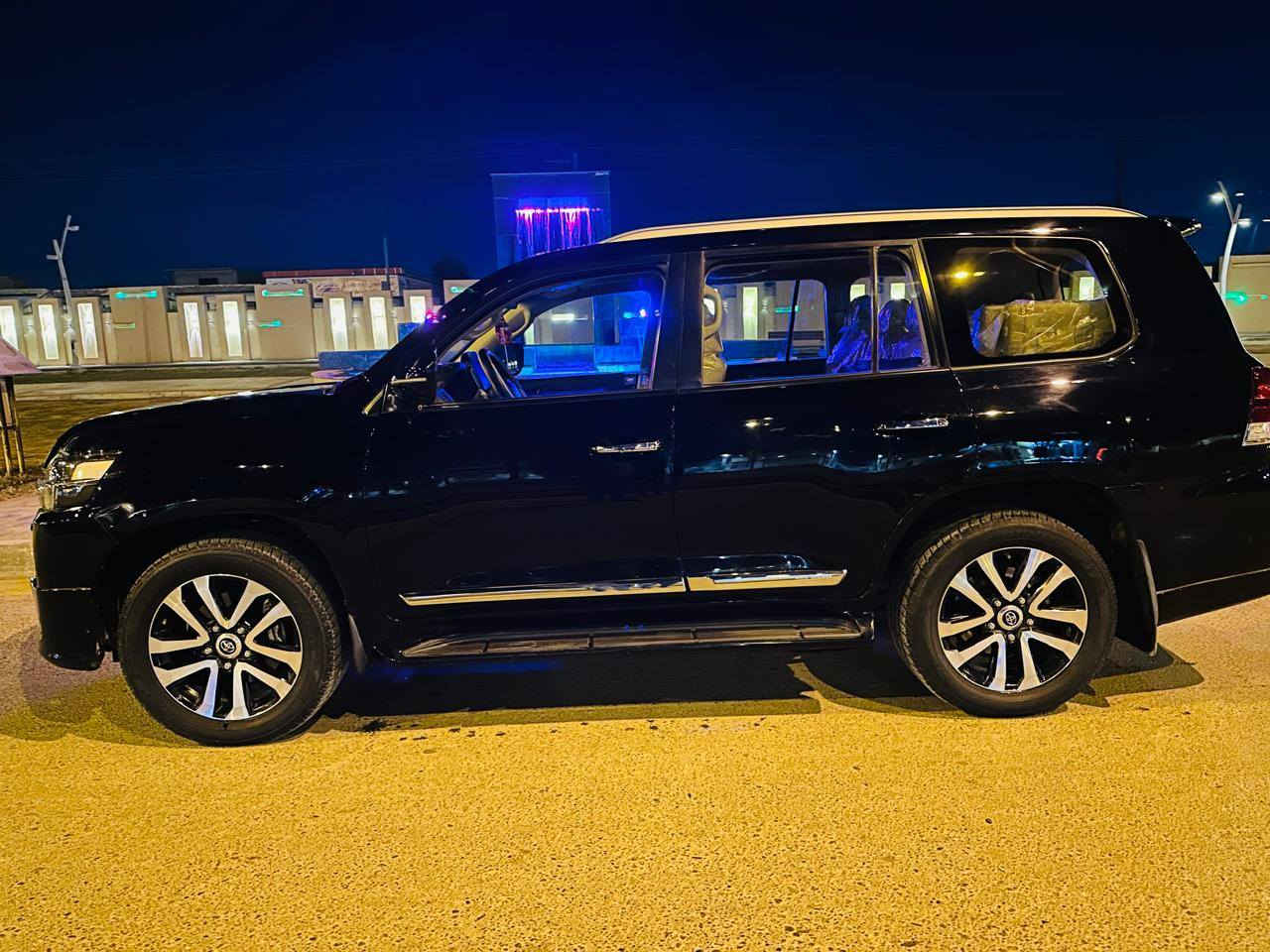 السلام عليكم
للبيع لاندكروز موديل 2019 بريم اصل  مكفول كفاله عامه  من صبغ السياره
 رقم بغداد حلو وبااسمي
محرك 4000   V6
فول موصفات 1/1
دشبول لكزز
5 بصمات أبواب لمس 
تشغيل عن بعد 
فتحه سلايت
كشن السائق 3 دكم كهرباء  
كشنات جلد 
8ايرباك 
زراكات 
مري شفط 
 بالقماره DVD
طفاية بالصدر
جنطه شفط 
ثلاث قطع تبريد 
حساس امامي 
حساس خلفي  
وباقي موصفات البريم معروفه
ماشيه 64 ألف حقيقي 
سعر السياره 517$ وبيها مجال
الاستفسار اتصل على الرقم

***********

***********
