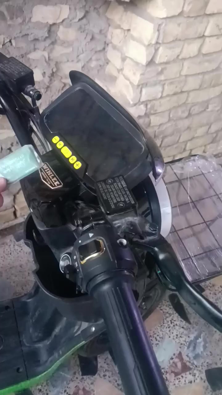 دراجه شحن للبيع R9  بطاريه 5 بطاريه كبير نضيفه مكان الحسينيه*********** السعر 450 بيها مجال قليل
