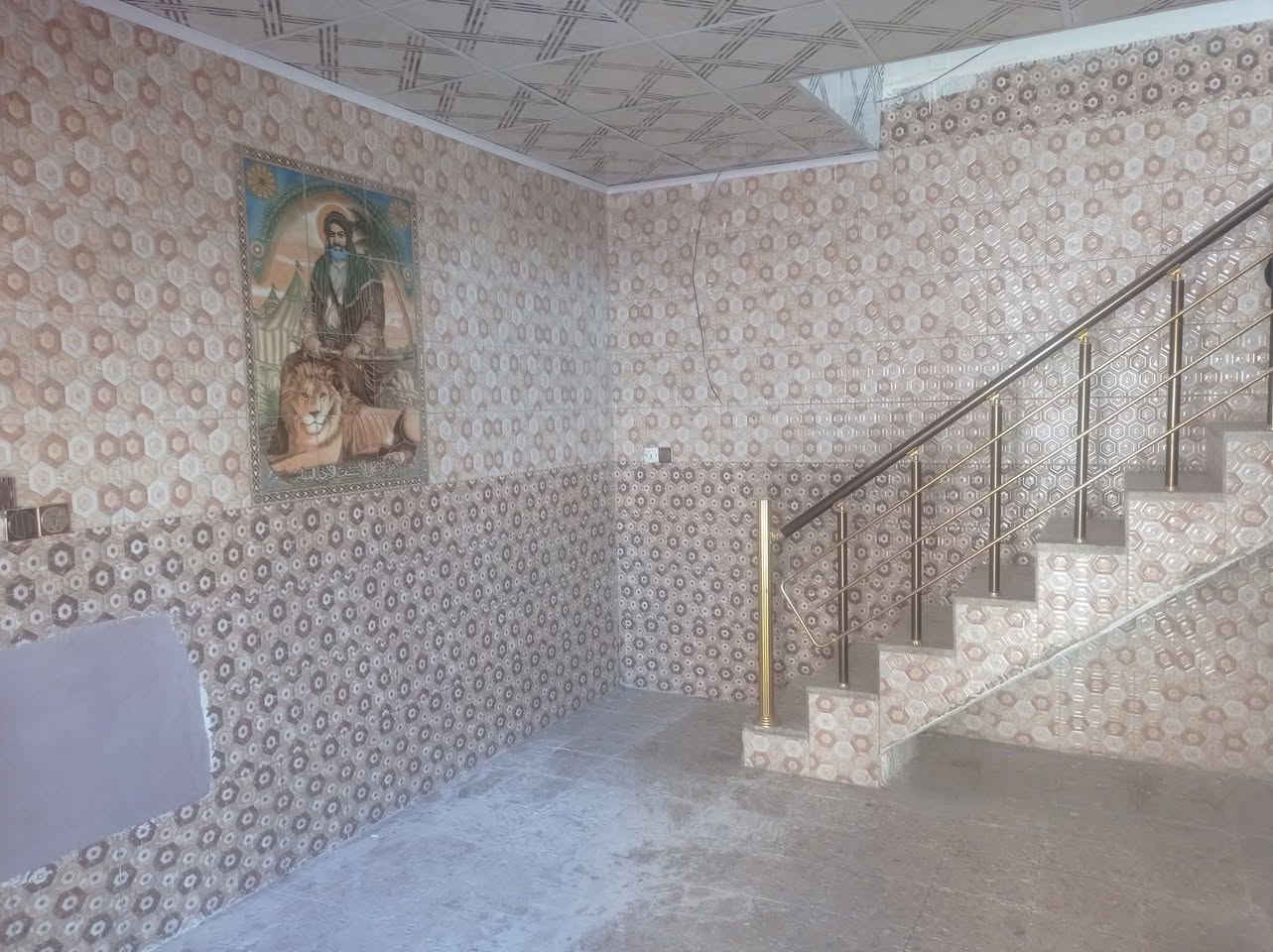 السلام عليكم بيت الايجار 50متر في حي وفاء يم شارع 20منطقه 39 البيت طابق واحد بي غرفه وصاله ومطباخ وصحيات بي تانكيات ثنين وبي سخان وبي ماطور البيت كامل يجاره مال 4اشهر 200 قفل
***********
