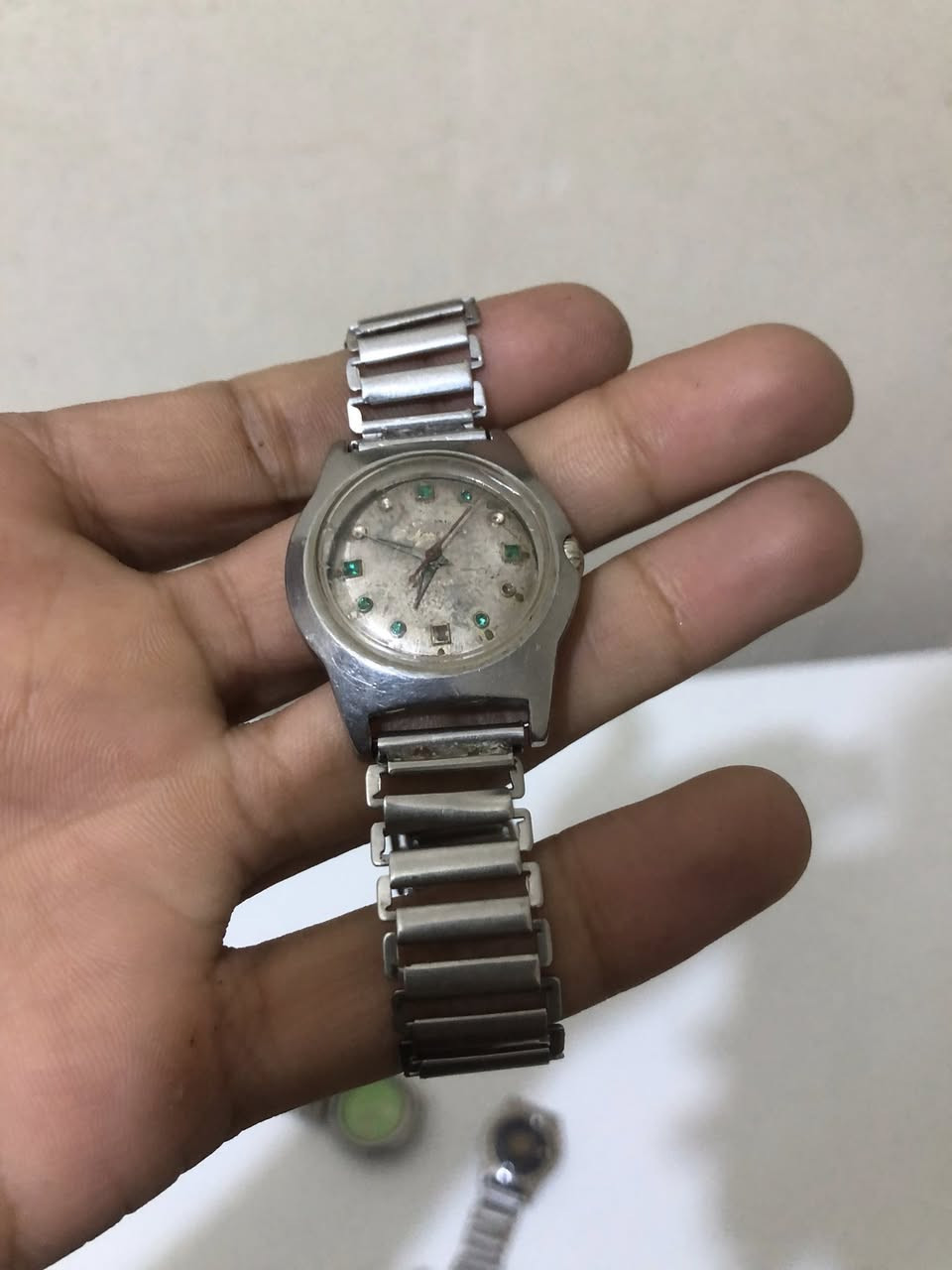 السلام عليكم ساعاتي اورينت شغاله بس مو نضيفه والوستن الزركة تشتغل وتوكف والسيكو تشتغل وتوكف والباقي مايشتغلن ابيعهن كلهن الوحده ب٢٥ ***********
