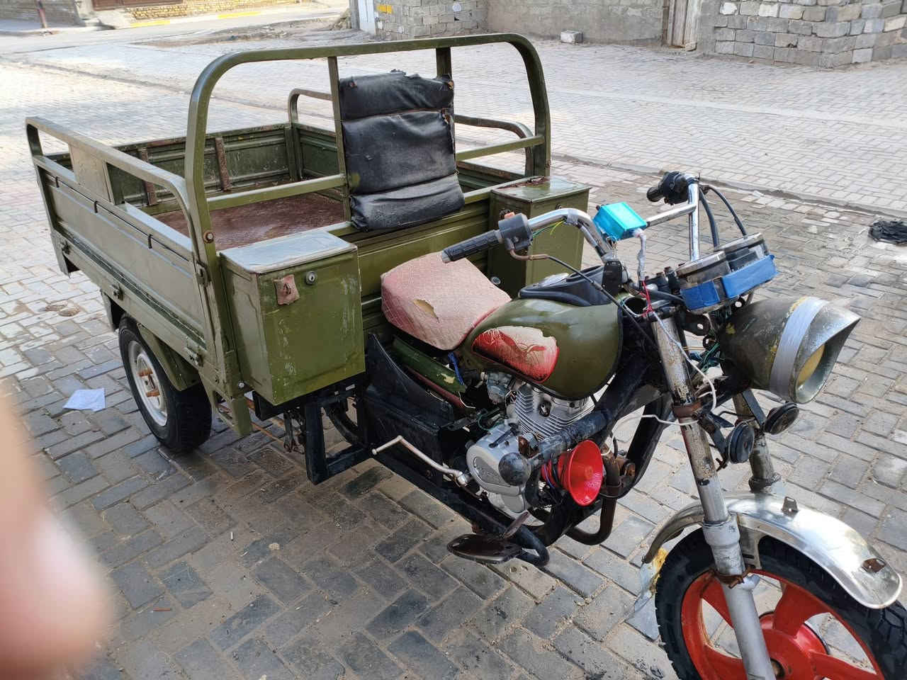 السلام عليكم ورحمة الله وبركاتة متاح ستوته صقر للبيع موديل 19 محرك 21
للستفسار اكثر الاتصال على هاذه الرقم***********
