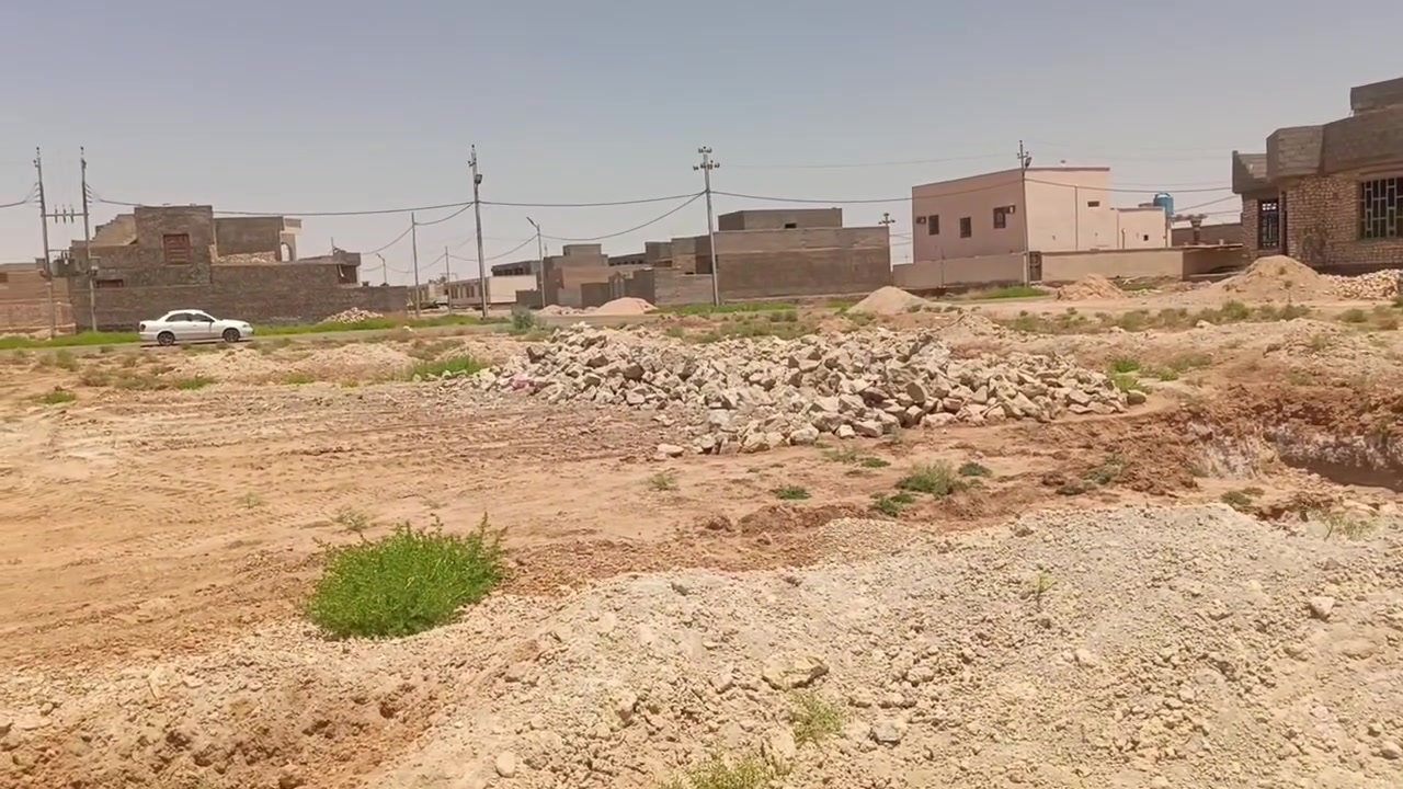 عرض رقم 67
قطعة ارض للبيع كبيسة حي الوقود توزيع الشهداء والجرحى 
المساحة 300متر بصف الركن 
شارع 10متر
الوجه 15متر
نزال 20متر 
العقار معروض لدى مكتب نور الهدى للعقار الانبار هيت كبيسة 
للاستفسار ***********
@إشارة

