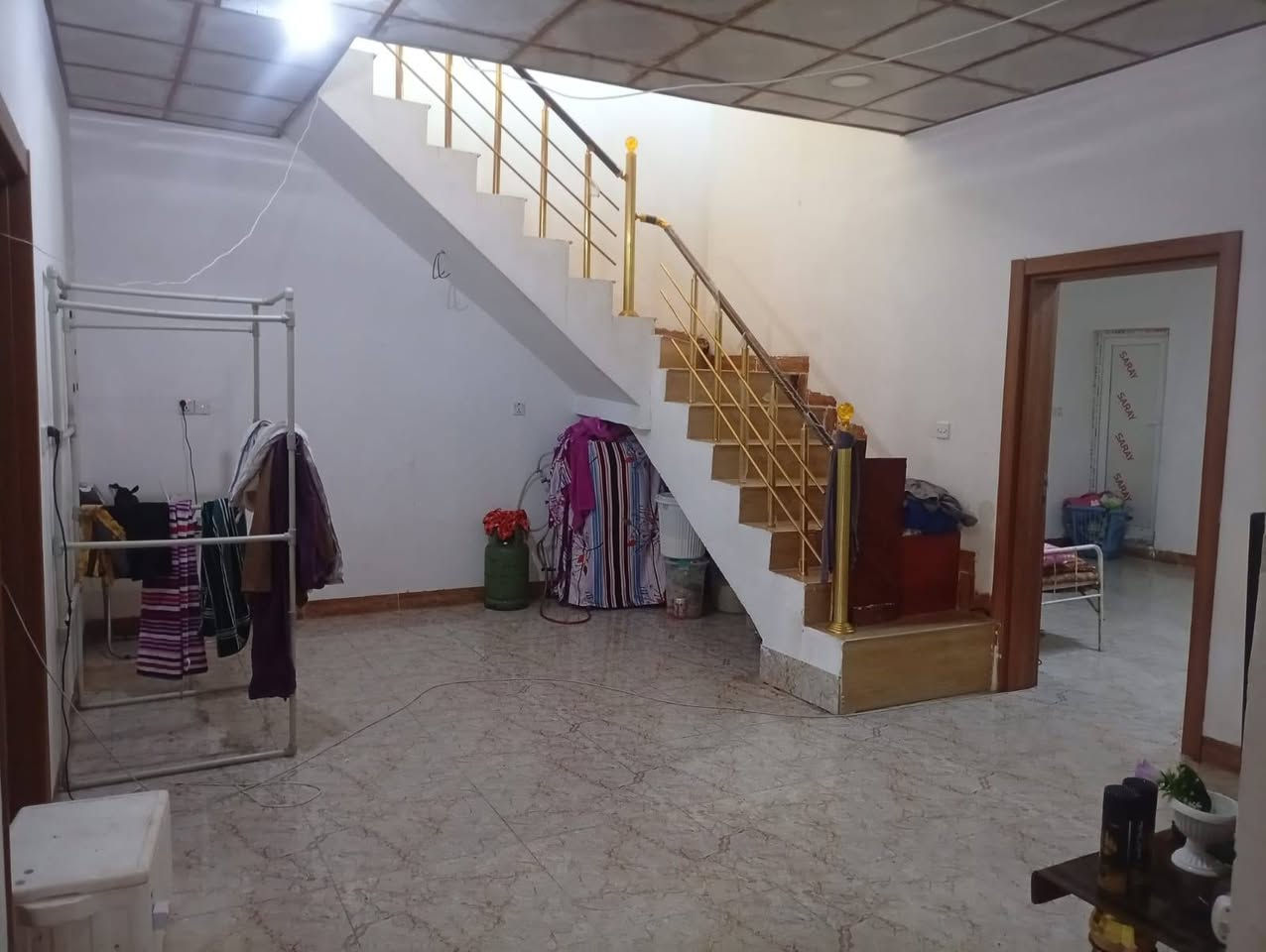 دار للبيع مجمع جنة تكريت طابق واحد سند كامل يحتوي على غرفتين نوم وصالة داخلية وغرفه استقبال ومطبخ المساحة ٢٠٠ متر للاستفسار الاتصال على ***********
