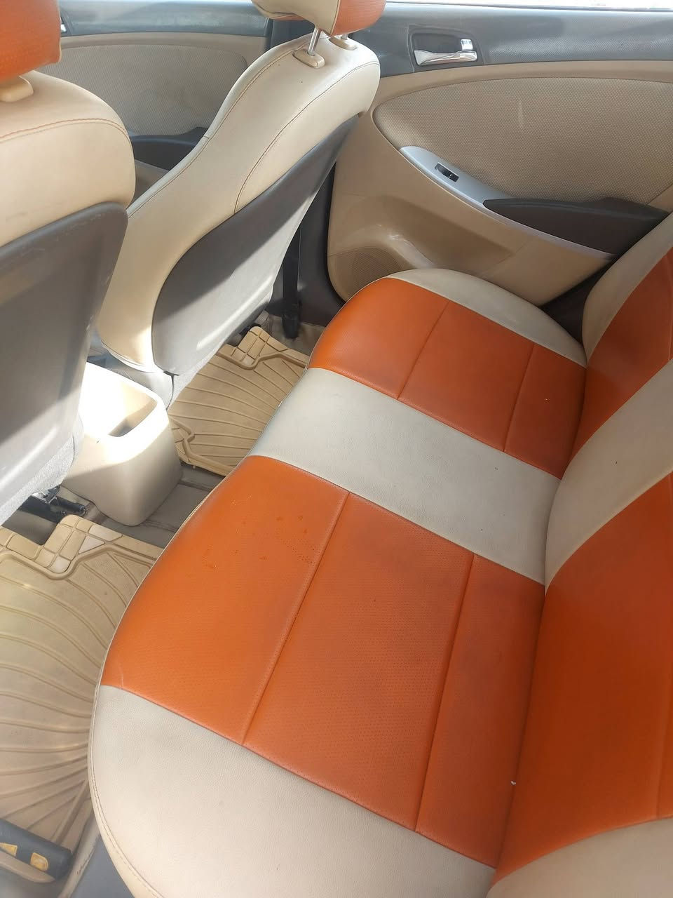 السلام عليكم اكسنت موديل 2015 خليجي بيها جاملغ خلفي الأيسر فول مواصفات السيارة على ايد وحد وبأسمي العنوان بغداد السعر 115 وبيها مجال الرقم ***********
