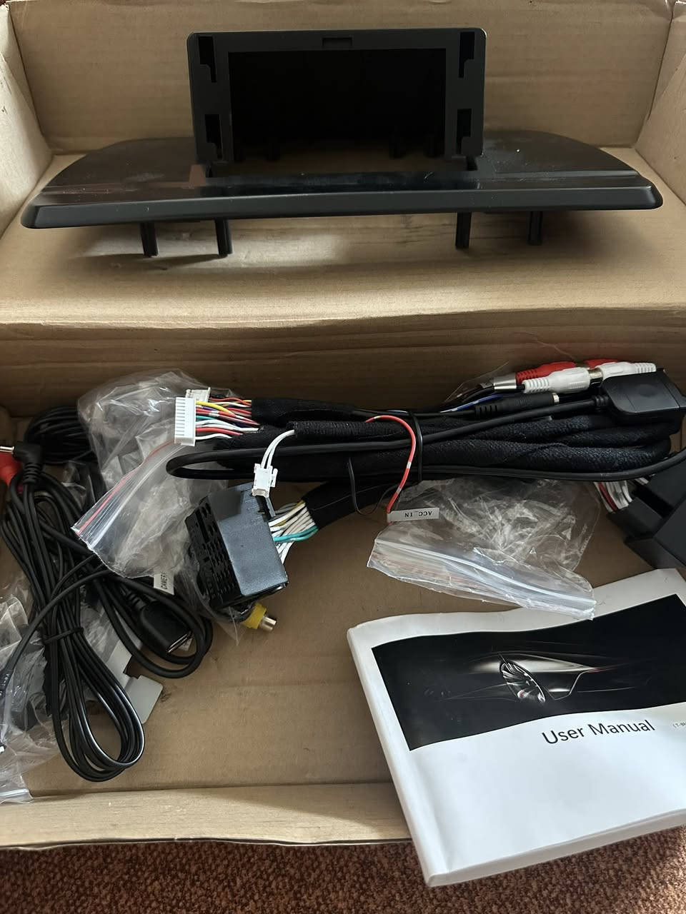 السلام عليكم
شاشه بي ام دبليو اندرويد  اخذتهه ومرهمت عندي جديده مع كامل ملحقاتهه  الي ترهملهه بالعافيه عليه نوعيه ممتازه كار بلي ايضاً السعر٢٠٠ الف وبيهه مجال بسيط عنوان ديالى رقمي*********** واتساب او اتصال
