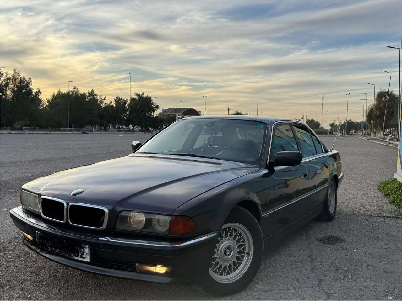 السلام عليكم للبيع
اصل E38 740 1995 رقم بغداد دولي بأسمي 
سلايد برده خلفيه 
الكهربائيات كلها بلاديه وكلشي يشتغل 
حساس امامي خلفي وشغال 
تلفون وكاسيتات 
بدون ضربه وبدون خياس بلاديه 
من ناحيه المكينه والكير والصدر 100% 
تبريد ثلج تدفئة شغاله كلها 
كشنات جلد وكهرباء الغرفه بلون السياره بلاد 
السياره خير من الله مناقصها شي جاهزه 
مكاني بغداد حي الاعلام 
*********** 
السعر 75 وبيها شي بسيط
