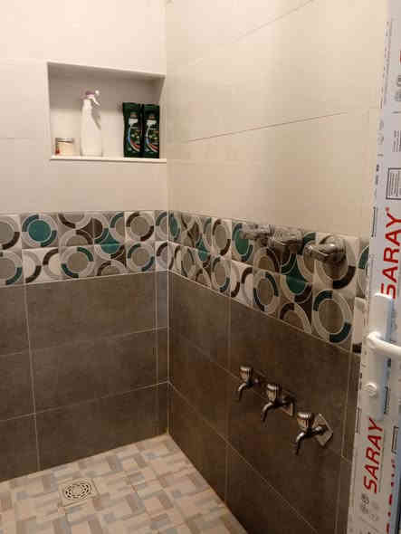 بيت امامي طابقين مساحه 100م بناء حديدث شغل درجه اولى حي الفداء شارع ابو لبنان  مقاطعه 22 كافت الخدمات سعر 160 وبي مجال فقط نقد ستفسار ***********
