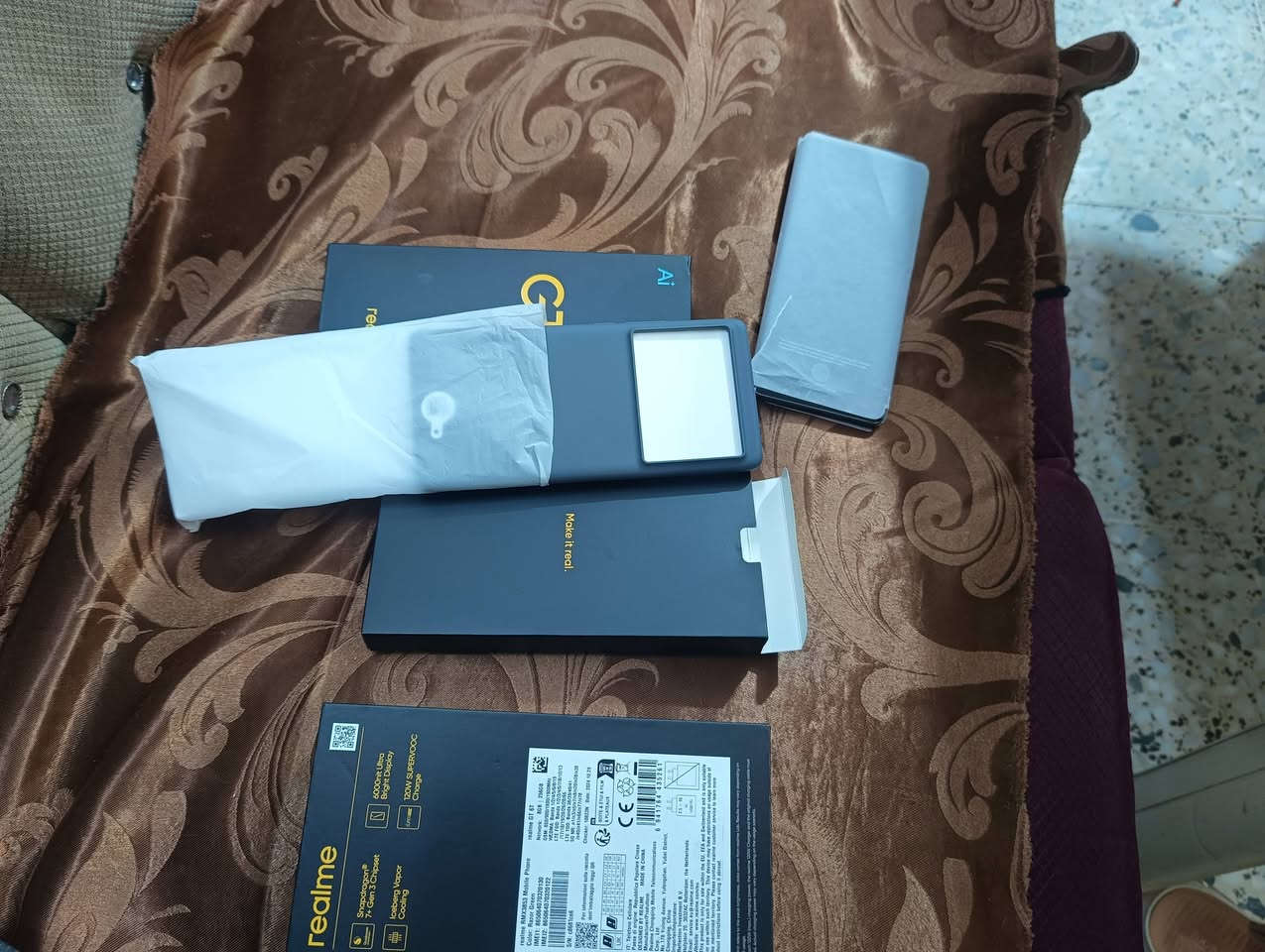 السلام عليكم للبيع ريلمي جي تي 6 تي ذاكره 256 عشوائي 8 جهاز جديد مامستخدم ولالحظه  تجي وتشوف بعينك فقط مفتوح ومضموم بالكارتونه غراضه مامستخدمه السعر 400 وبي مجال للشراي مكاني بغداد رقمي ‏‪0775 568 3453‬‏ متواجد خاص
