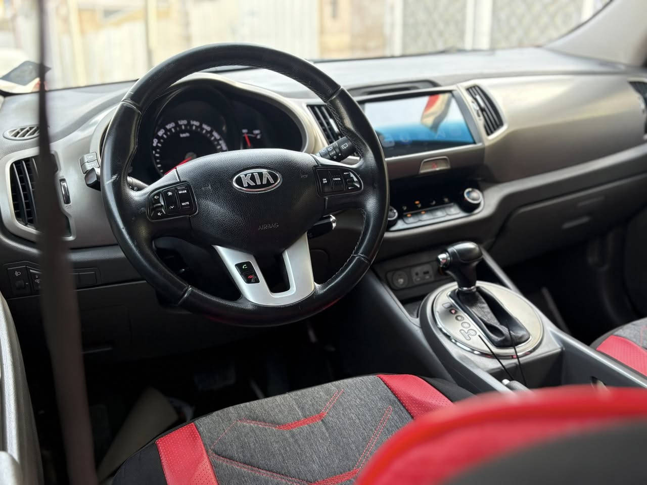 السلام عليكم كياسبورتج 2015 خليجي رقم بغداد الجديد. 
شركه العامه سياره جديده بمعنه الكلمه صبغ شويه من جاملغ بدون دواخل السعر 142 مجال بسيط 
محرك 2000دوش 
شاشه كامره 
مري شفط 
حساس خلفي 
منظومه زنون 
تحكم ستيرن جهتين 
ماشيه 110mk حقيقي 
سياره جديده معنه الكلمه مكان سياره بغداد للستفسار 
***********
