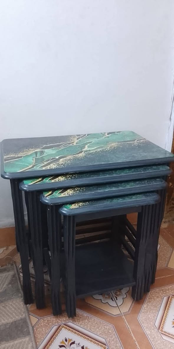 للبيع غرفه خشب صاج سعر ٦٥٠ طبلات ٥٠ تخم مقاعد عشر ٢٥٠ وعنوان الشهداء بالقرب من جامع المرسلين رقم *********** للإستفسار
